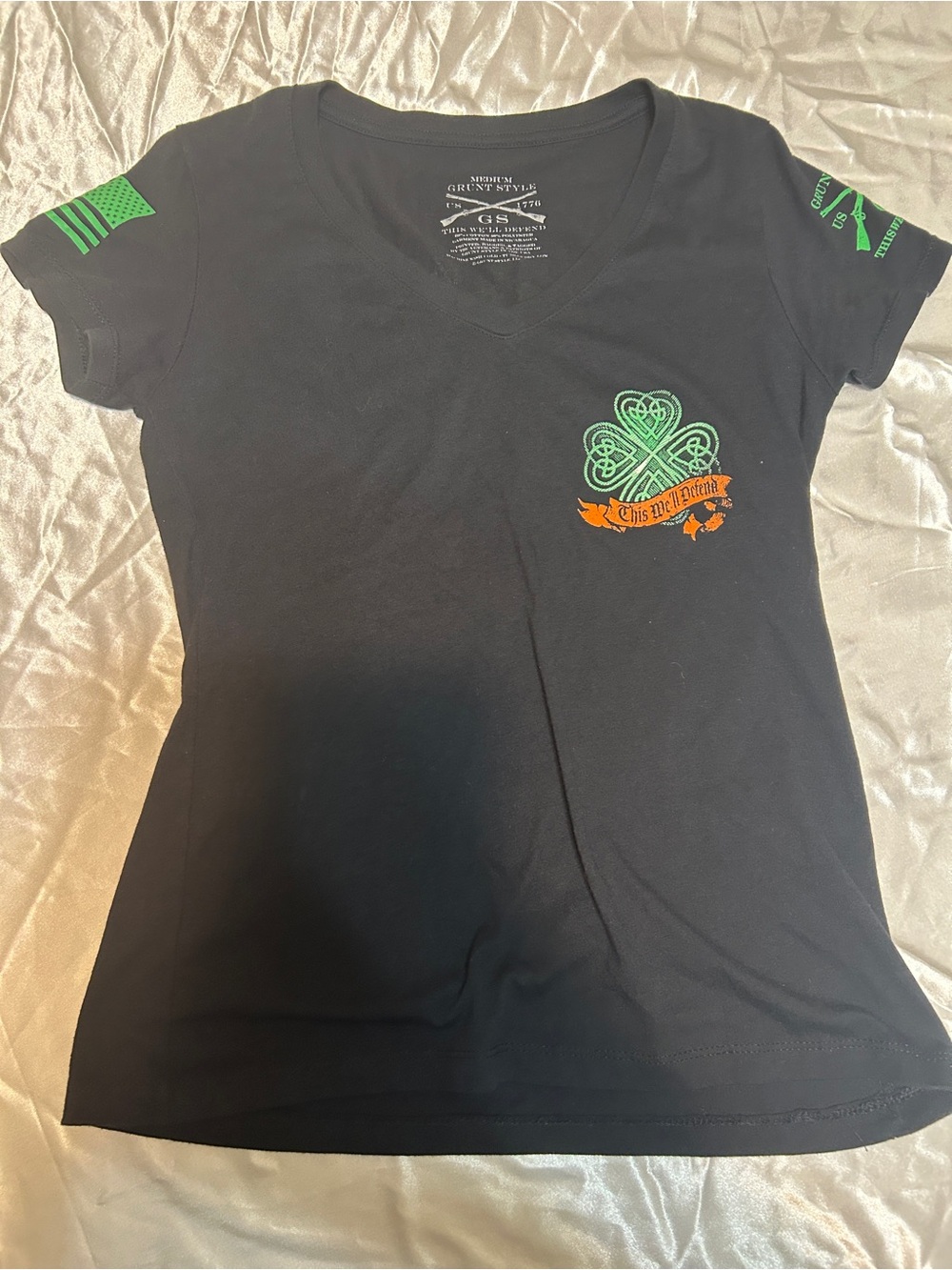 Grunt Style Black Shamrock Celtic Flag V-Neck Tee M